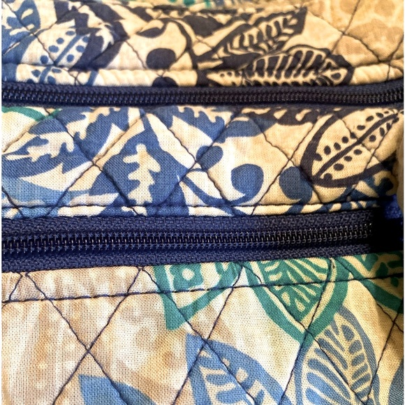 Authentic Vera B.- Santiago Crossbody bag in Superb like NEW condition! - Picture 6 of 12